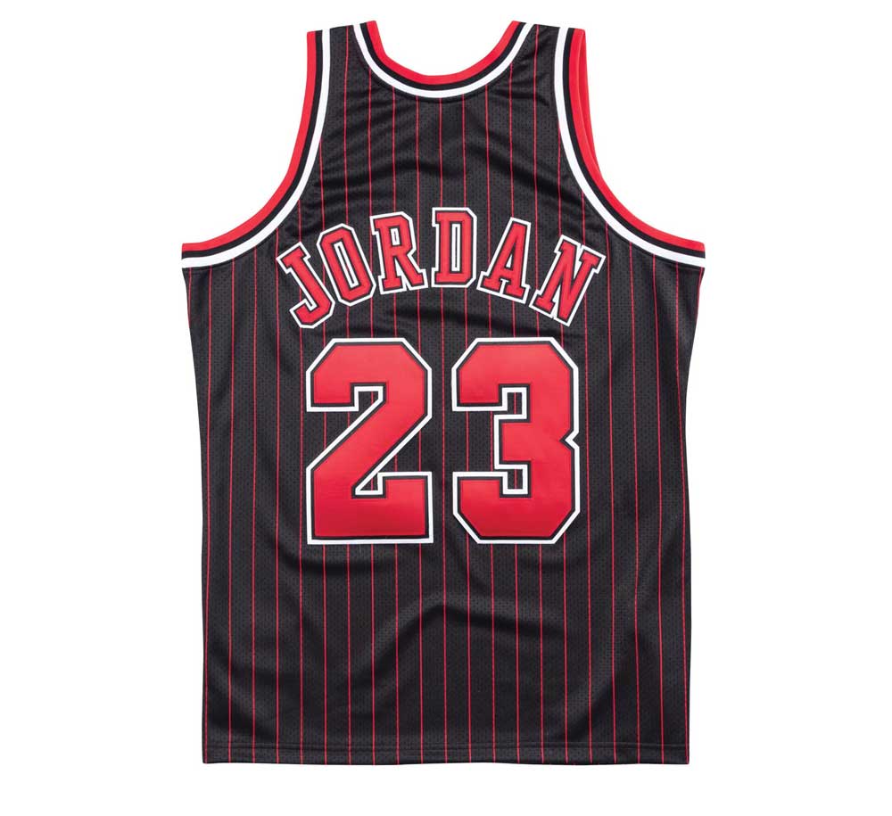 AUTHENTIC JERSEY CHICAGO BULLS ALTERNATE 1996-97 MICHAEL JORDAN - Image 2