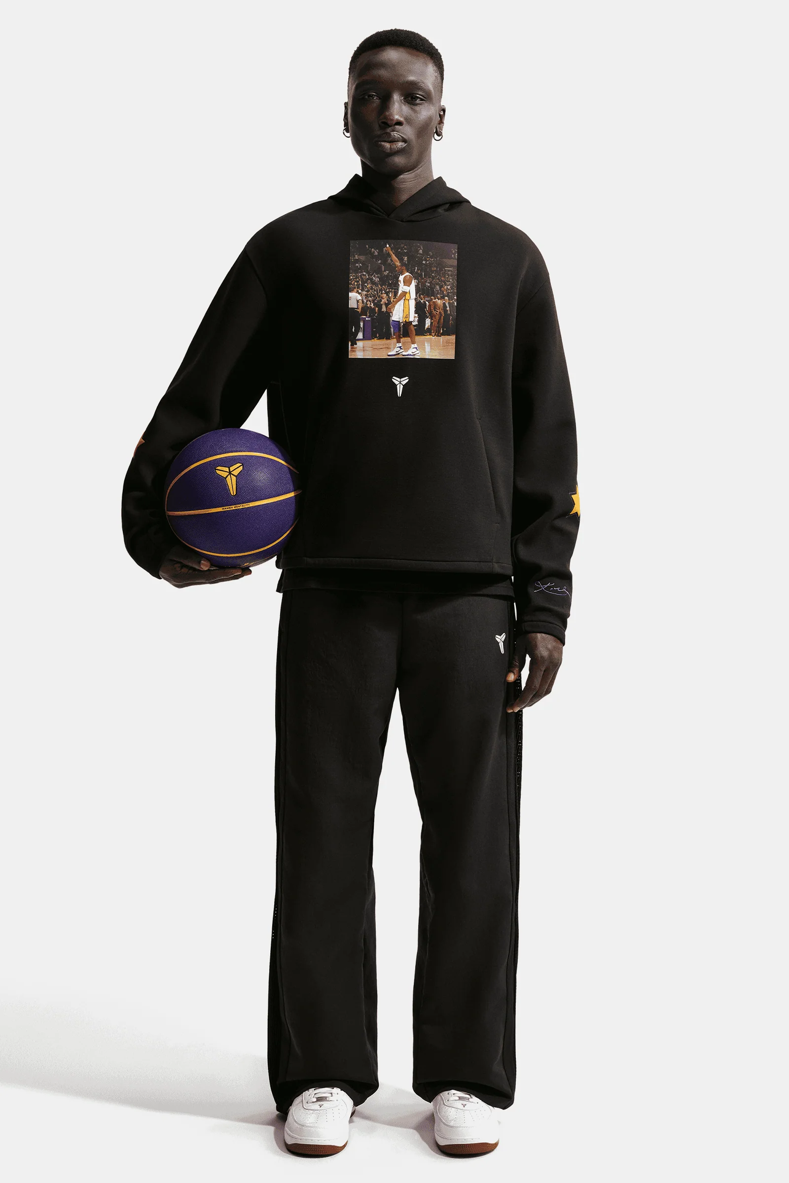 Kobe Men's Nike Dri-Fit 81 Pullover Hoodie
