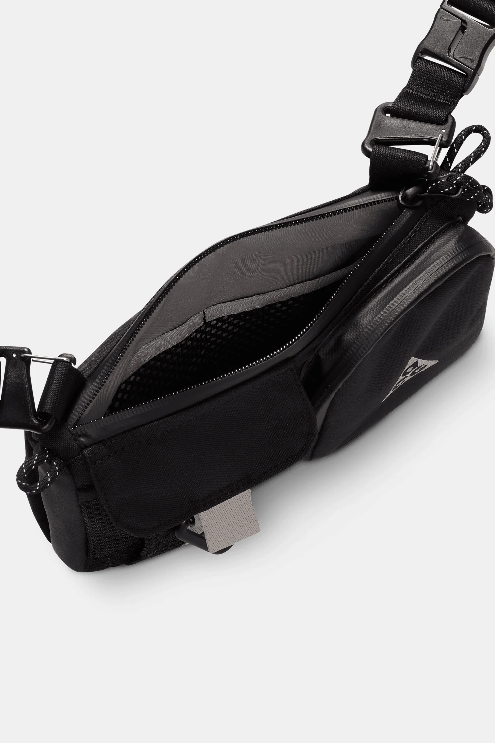 Nike ACG Daymax Crossbody Bag (3L) - Image 4
