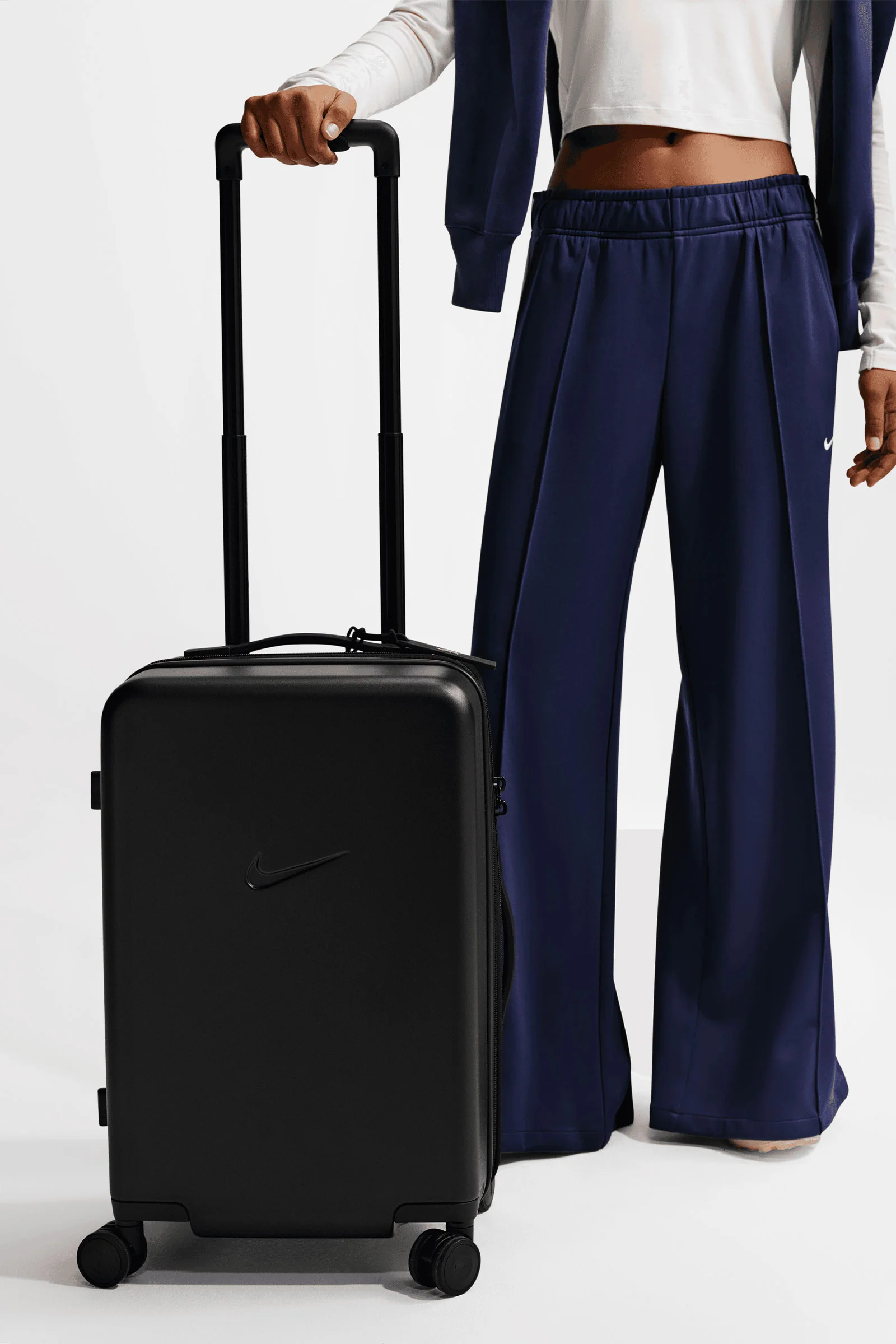 Nike Carry-On Hardshell Luggage 22" (52L) - Image 2