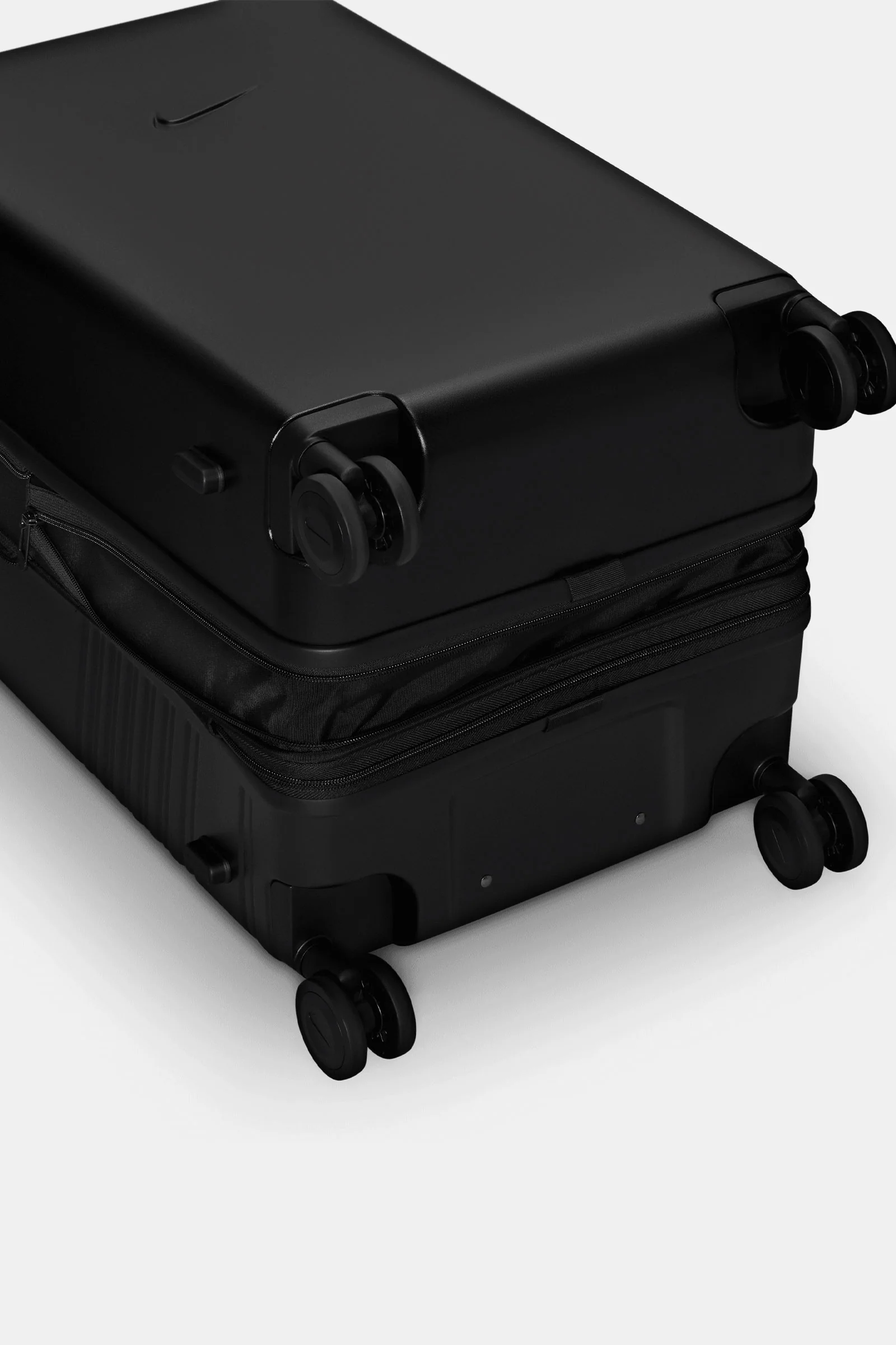 Nike Medium Hardshell Checked Luggage 26" (96L) - Image 7